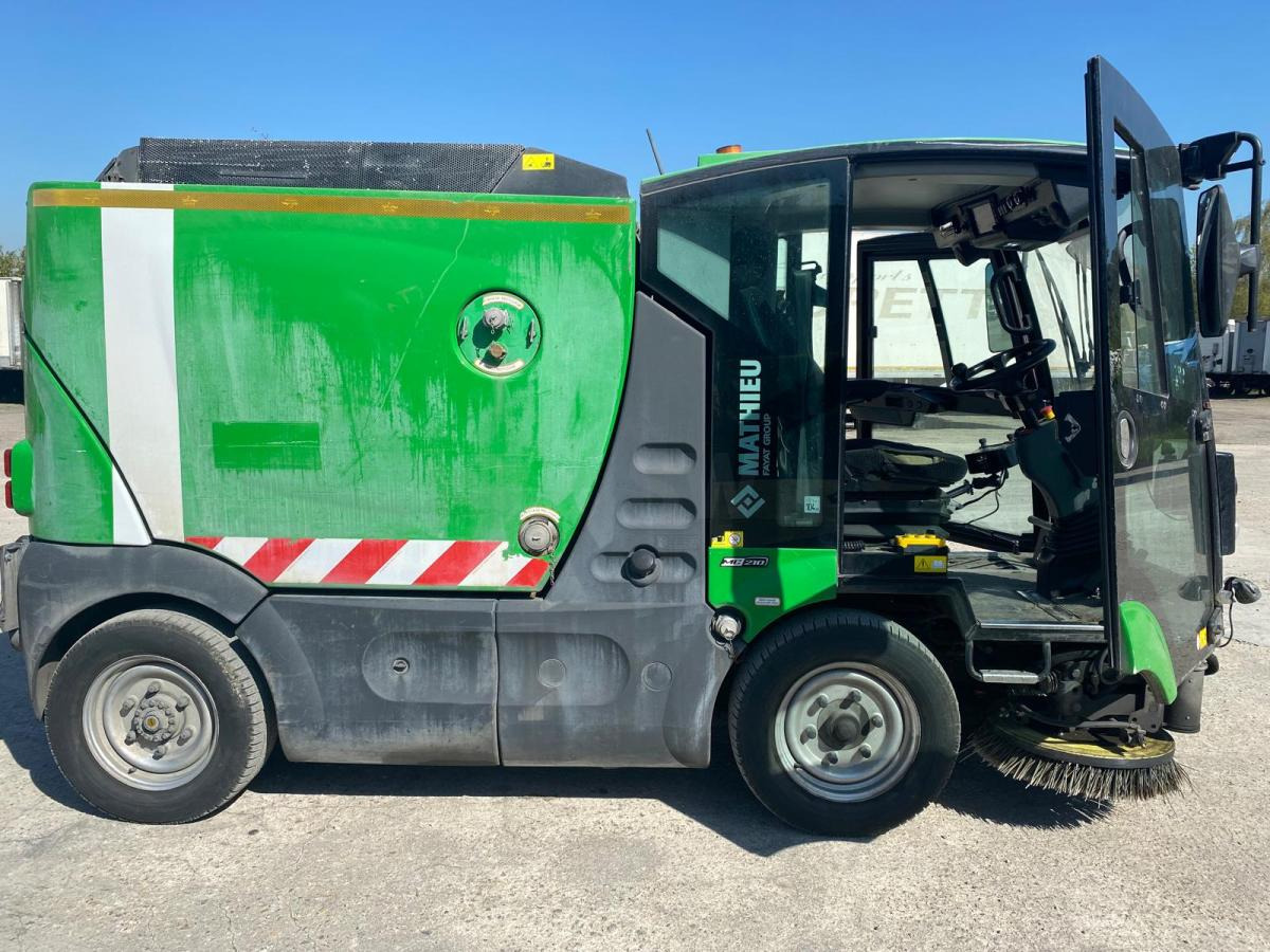 Mathieu Azura MC210 - Zametacie vozidlo: obrázok 3 Mathieu Azura MC210 - Zametacie vozidlo: obrázok 3