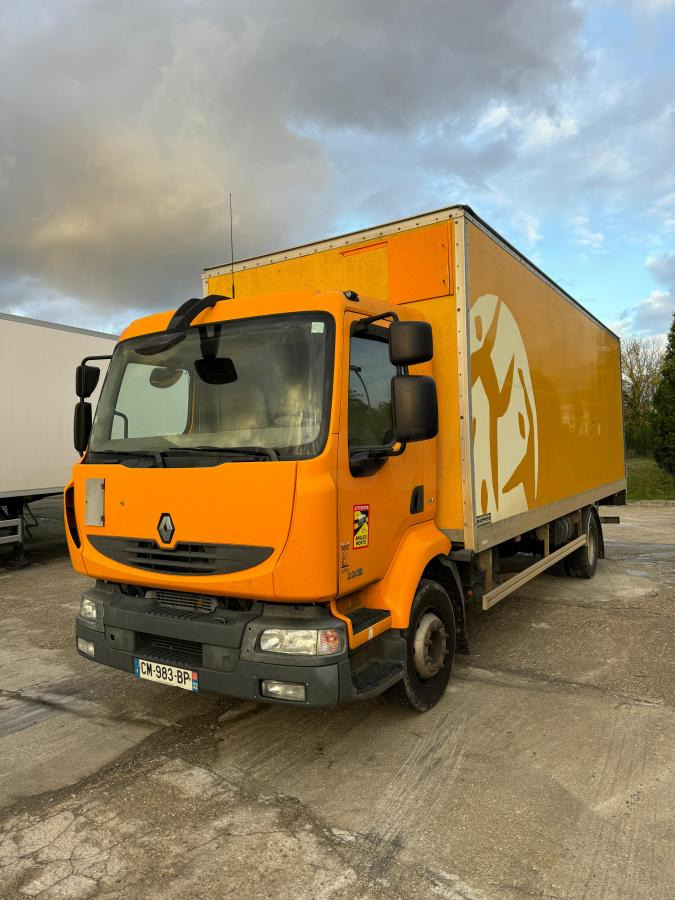 Renault Midlum 220 - Skříňový nákladní auto: obrázok 2 Renault Midlum 220 - Skříňový nákladní auto: obrázok 2