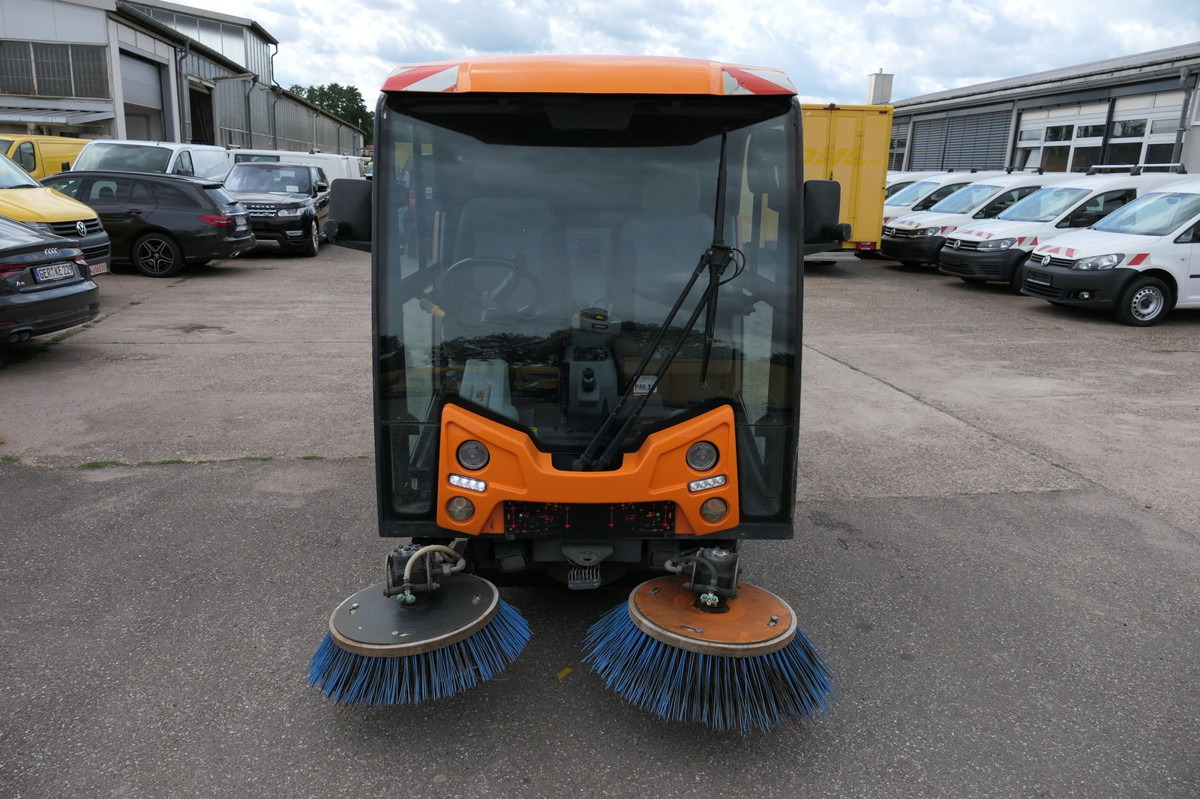 CN200 Sweeper - Zametacie vozidlo: obrázok 2 CN200 Sweeper - Zametacie vozidlo: obrázok 2