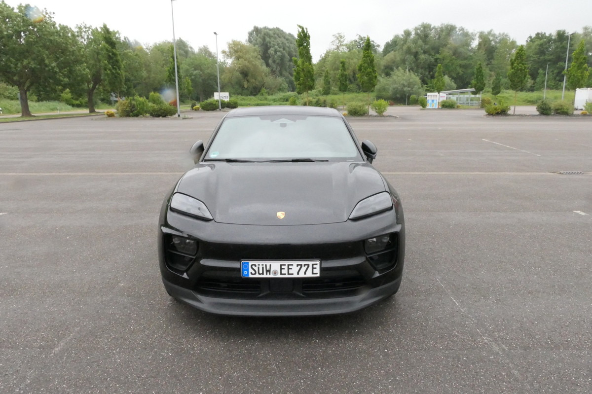 PORSCHE Macan 4 Electric - Bose Soundsystem Kombilimousi - SUV: obrázok 3 PORSCHE Macan 4 Electric - Bose Soundsystem Kombilimousi - SUV: obrázok 3