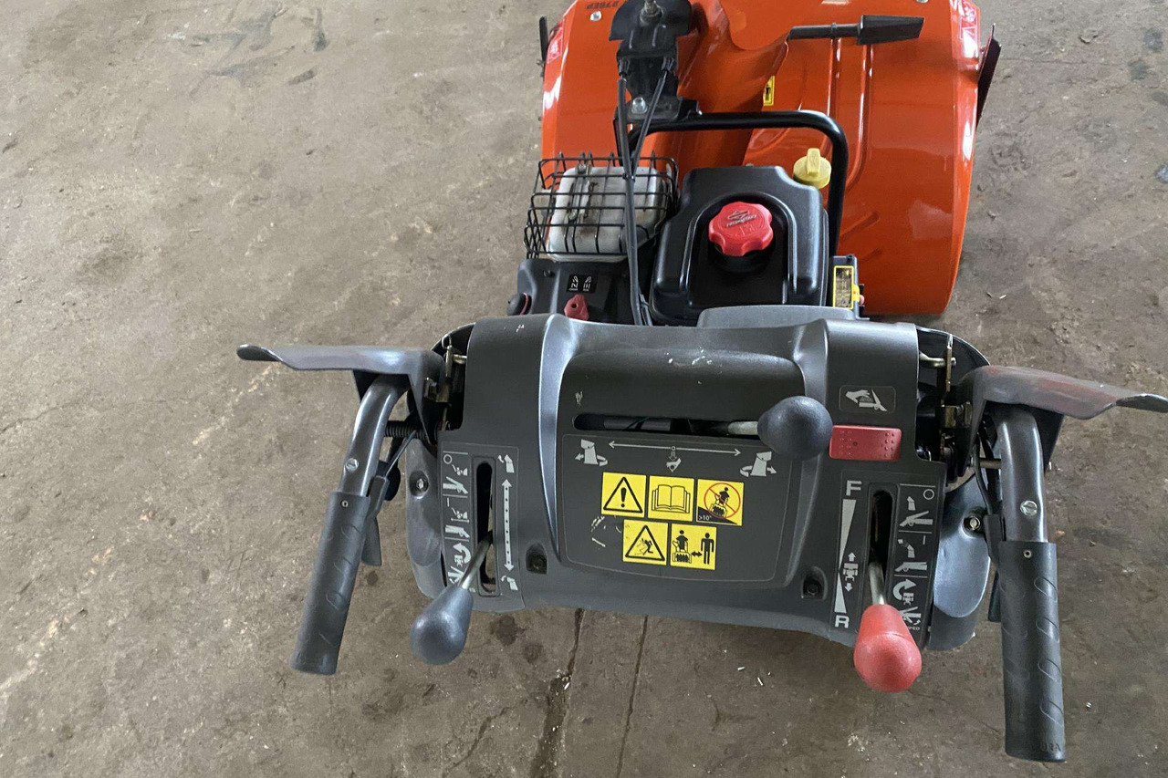 -Kita- Husqvarna ST276EP - Snehová fréza: obrázok 4 -Kita- Husqvarna ST276EP - Snehová fréza: obrázok 4