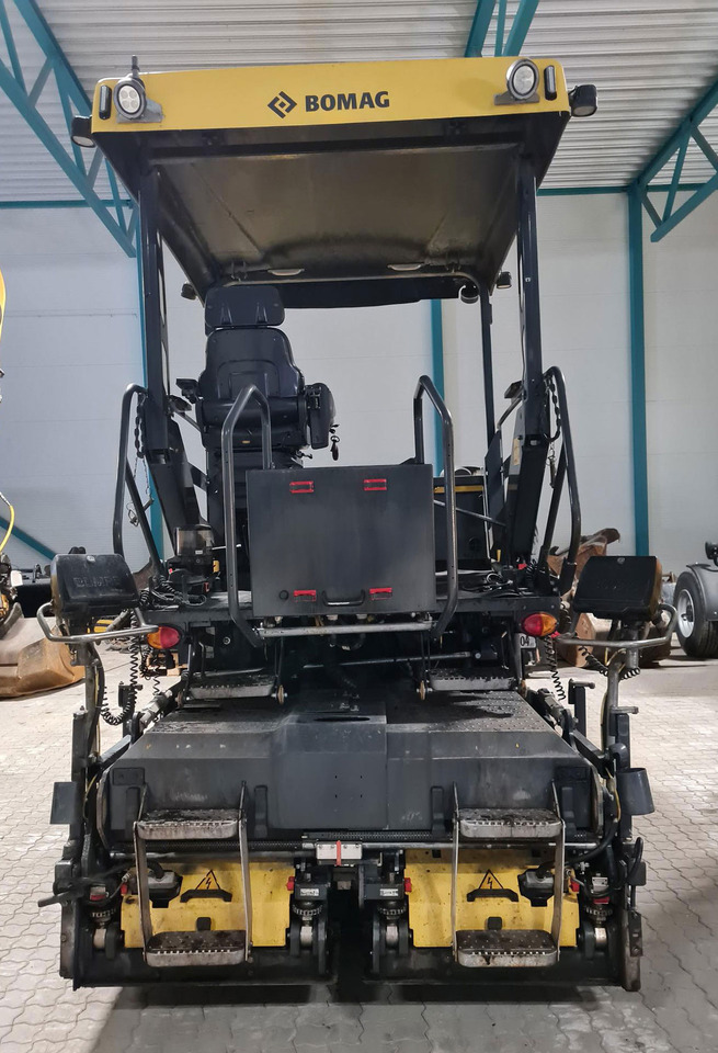 Bomag BF 300 P-2 - Finišer: obrázok 4 Bomag BF 300 P-2 - Finišer: obrázok 4