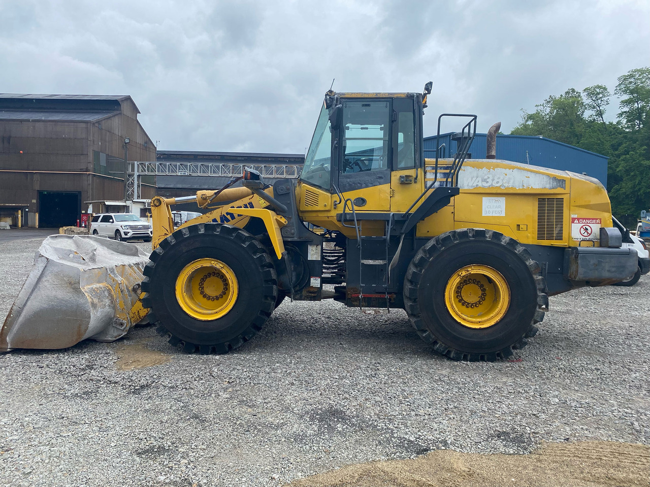 Komatsu WA380-7 - Kolesový nakladač: obrázok 3 Komatsu WA380-7 - Kolesový nakladač: obrázok 3