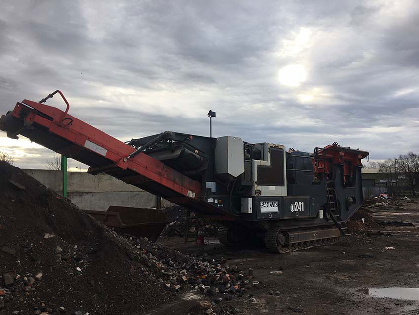 Sandvik QJ241 - Čeľusťový drvič: obrázok 2 Sandvik QJ241 - Čeľusťový drvič: obrázok 2