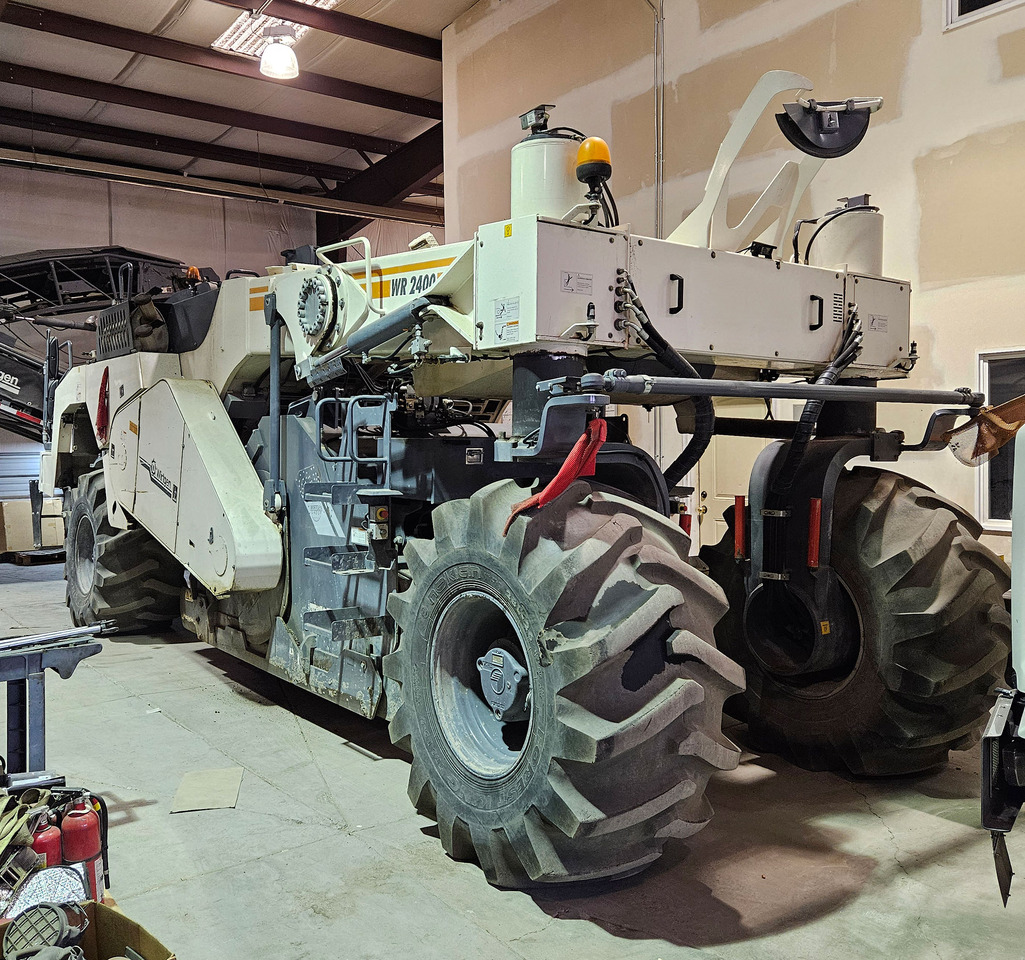 Wirtgen WR 2400 - Stabilizátor zeminy: obrázok 1 Wirtgen WR 2400 - Stabilizátor zeminy: obrázok 1