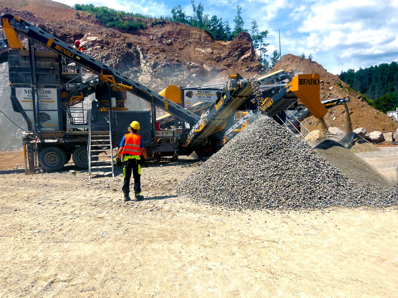 FABO MCC SERIES 150-250 TPH MOBILE CONE CRUSHER PLANT - Kužeľový drvič: obrázok 5 FABO MCC SERIES 150-250 TPH MOBILE CONE CRUSHER PLANT - Kužeľový drvič: obrázok 5