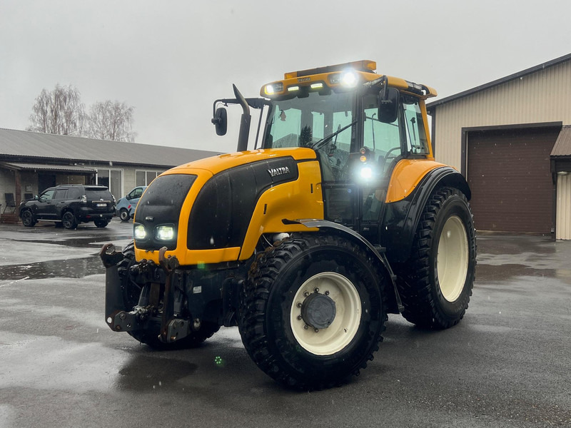 Valtra M150-4 - Traktor: obrázok 1 Valtra M150-4 - Traktor: obrázok 1