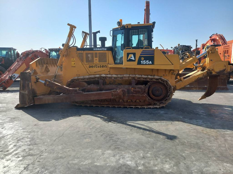 Komatsu D155A-6R (4 pcs available in Abu Dhabi) - Buldozér: obrázok 1 Komatsu D155A-6R (4 pcs available in Abu Dhabi) - Buldozér: obrázok 1