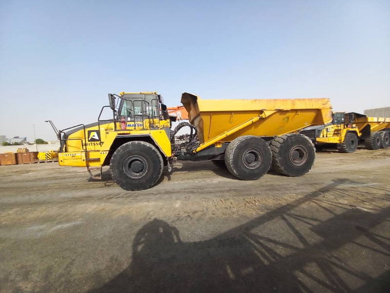 Komatsu HM400-3R (4 pcs available in Abu Dhabi) - Ťahačový kĺbový damper: obrázok 1 Komatsu HM400-3R (4 pcs available in Abu Dhabi) - Ťahačový kĺbový damper: obrázok 1