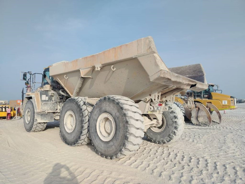 Komatsu HM400-3R (4 pieces available in Abu Dhabi) - Ťahačový kĺbový damper: obrázok 3 Komatsu HM400-3R (4 pieces available in Abu Dhabi) - Ťahačový kĺbový damper: obrázok 3
