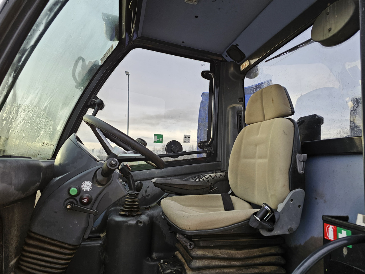 YANMAR V8, 744 hours! - Kolesový nakladač: obrázok 5 YANMAR V8, 744 hours! - Kolesový nakladač: obrázok 5