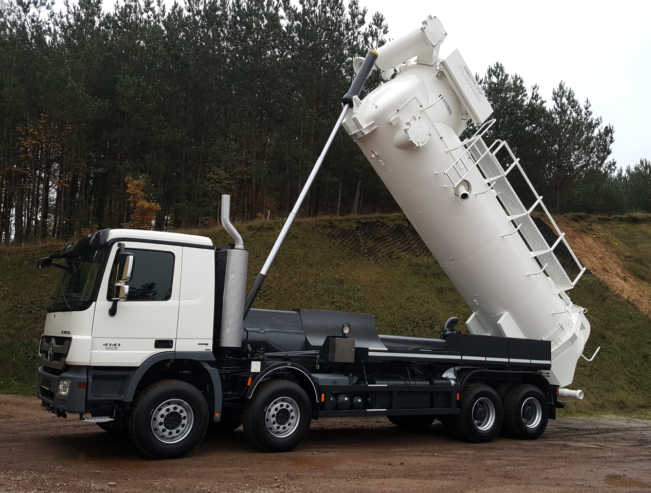 Mercedes NAAKTGEBOREN Vacu Press 8000 - Fekálne vozidlo: obrázok 2 Mercedes NAAKTGEBOREN Vacu Press 8000 - Fekálne vozidlo: obrázok 2