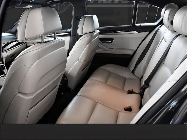 BMW 530d xDrive INDIVIDUAL CONNECTED DRIVE ECO PRO... - Sedan: obrázok 5 BMW 530d xDrive INDIVIDUAL CONNECTED DRIVE ECO PRO... - Sedan: obrázok 5