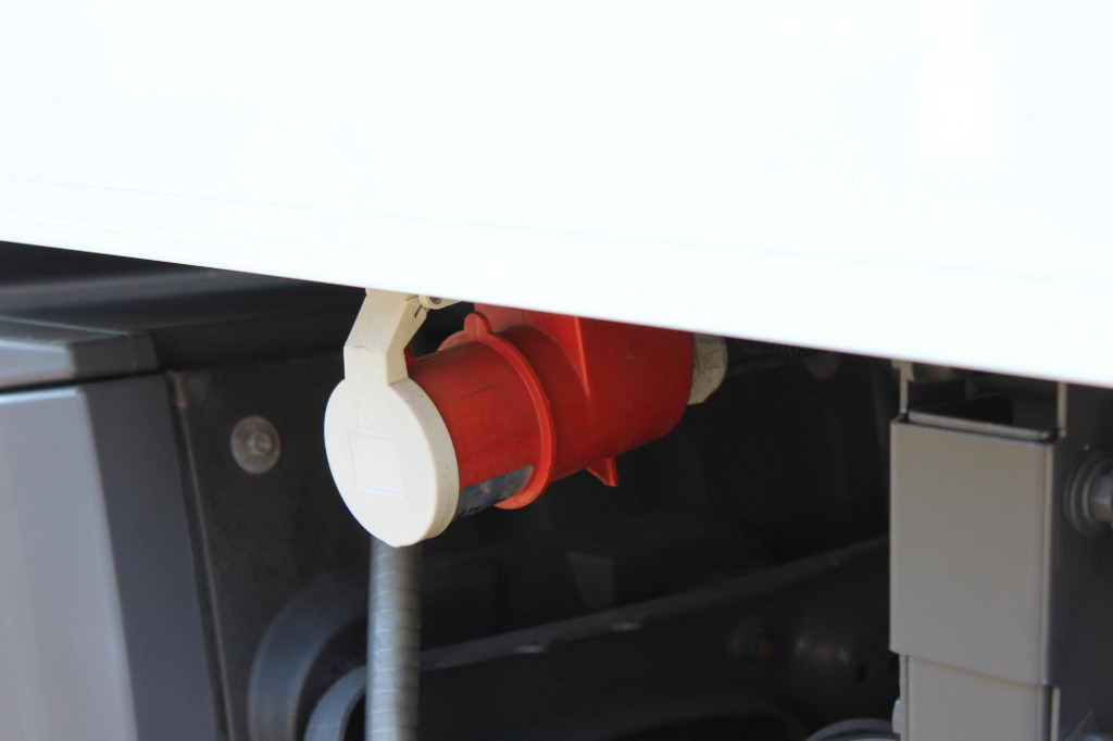 Mercedes-Benz Actros 1830 E6 TK T-1200R Multi Bi-Temp LBW AHK - Chladirenské nákladné vozidlo: obrázok 4 Mercedes-Benz Actros 1830 E6 TK T-1200R Multi Bi-Temp LBW AHK - Chladirenské nákladné vozidlo: obrázok 4