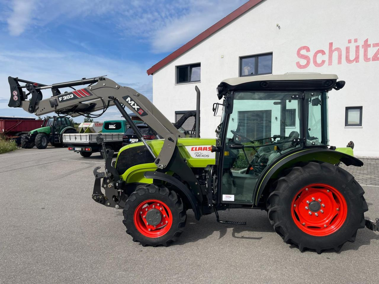 CLAAS Nexos 210, neuwertig, mit Frontlader und Frontzapfwelle, 236 Betriebsstunden - Traktor: obrázok 2 CLAAS Nexos 210, neuwertig, mit Frontlader und Frontzapfwelle, 236 Betriebsstunden - Traktor: obrázok 2