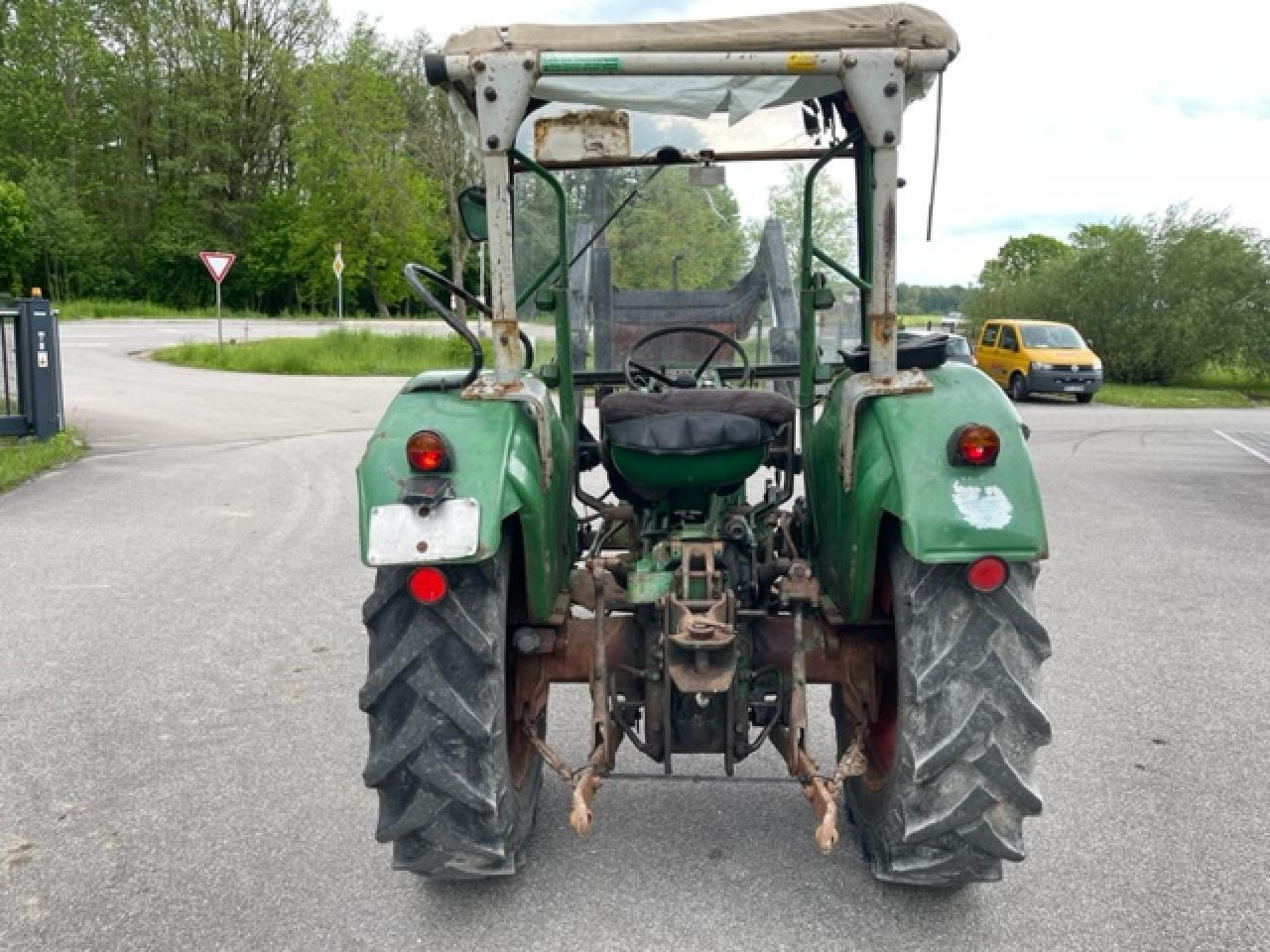 Deutz-Fahr D 4005 mit Frontlader / Oldtimer - Traktor: obrázok 4 Deutz-Fahr D 4005 mit Frontlader / Oldtimer - Traktor: obrázok 4