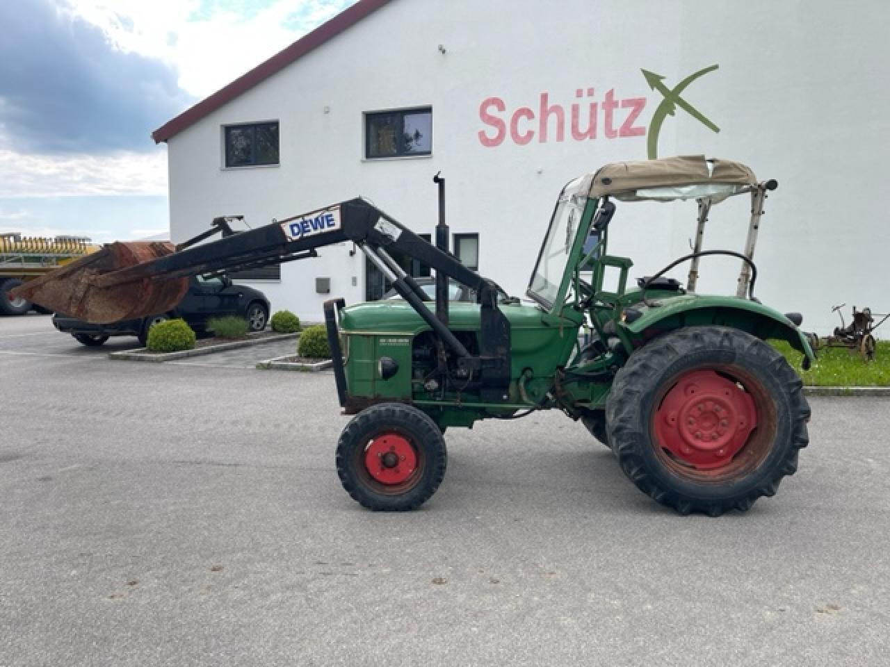 Deutz-Fahr D 4005 mit Frontlader / Oldtimer - Traktor: obrázok 1 Deutz-Fahr D 4005 mit Frontlader / Oldtimer - Traktor: obrázok 1