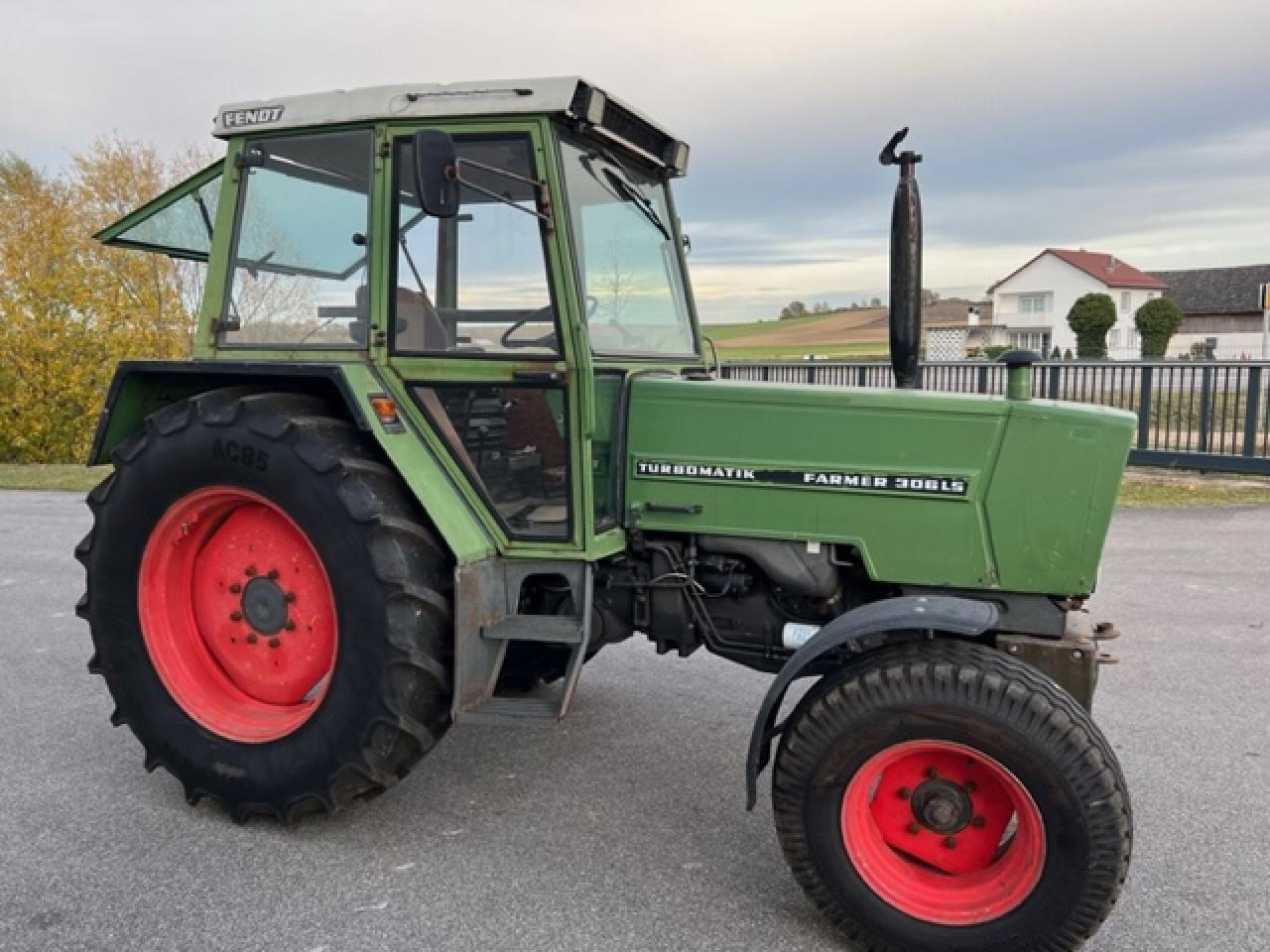 Fendt Farmer 306 LS, ca. 9516 Bh, Baujahr 1982 - Traktor: obrázok 5 Fendt Farmer 306 LS, ca. 9516 Bh, Baujahr 1982 - Traktor: obrázok 5