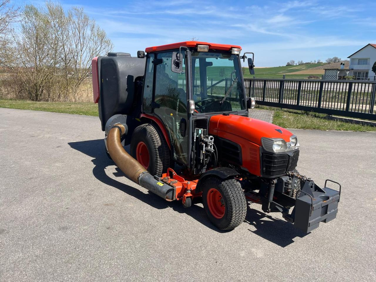 Kubota B3030 Grüngutbehälter Hochentlader - Záhradná kosačka: obrázok 5 Kubota B3030 Grüngutbehälter Hochentlader - Záhradná kosačka: obrázok 5