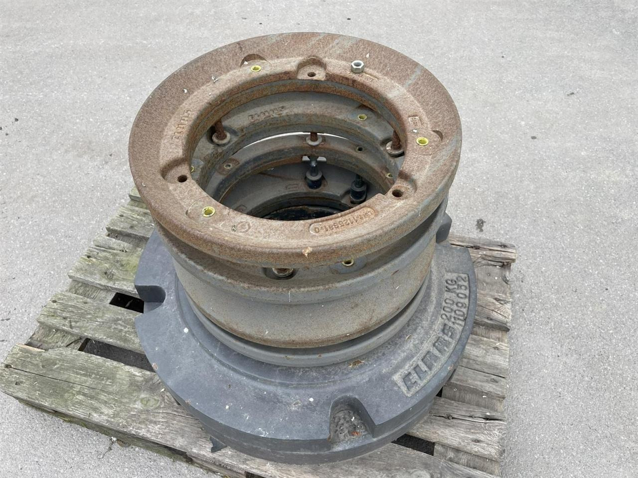 CLAAS Radgewichte 1109052, Claasnummer: 1125681.0 - Príslušenstvo: obrázok 2 CLAAS Radgewichte 1109052, Claasnummer: 1125681.0 - Príslušenstvo: obrázok 2