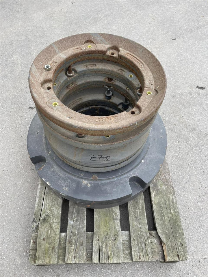 CLAAS Radgewichte 1109052, Claasnummer: 1125681.0 - Príslušenstvo: obrázok 1 CLAAS Radgewichte 1109052, Claasnummer: 1125681.0 - Príslušenstvo: obrázok 1