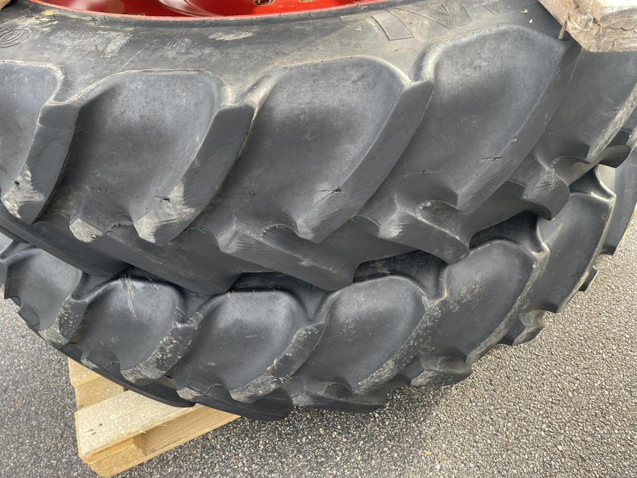 Fendt 820 724 Pflegebereifung 190cm Spur 320/90R32 340/85R48 - Príslušenstvo: obrázok 4 Fendt 820 724 Pflegebereifung 190cm Spur 320/90R32 340/85R48 - Príslušenstvo: obrázok 4