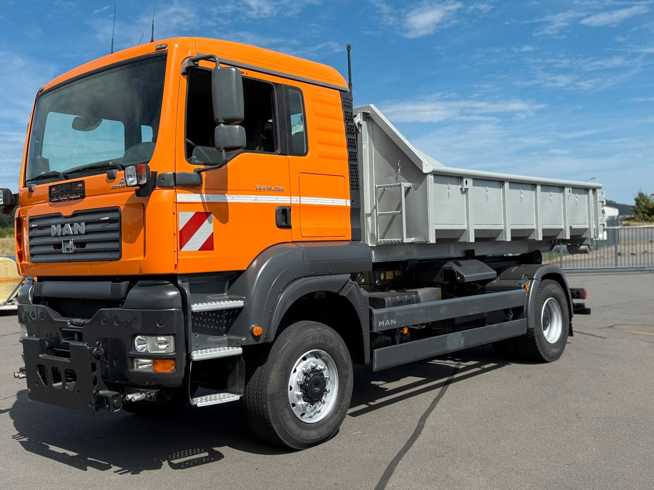 MAN TGA 18.350 4x4 Meiler Abroller RK 14.45 Winterd. - Hákový nosič kontajnerov: obrázok 1 MAN TGA 18.350 4x4 Meiler Abroller RK 14.45 Winterd. - Hákový nosič kontajnerov: obrázok 1