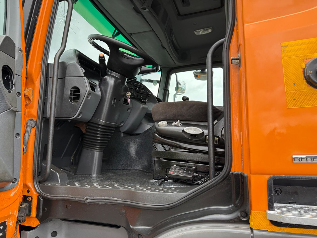 Mercedes-Benz Actros 3341 6x6 Hydraulikpumpe + Tank - Podvozek s kabinou: obrázok 5 Mercedes-Benz Actros 3341 6x6 Hydraulikpumpe + Tank - Podvozek s kabinou: obrázok 5