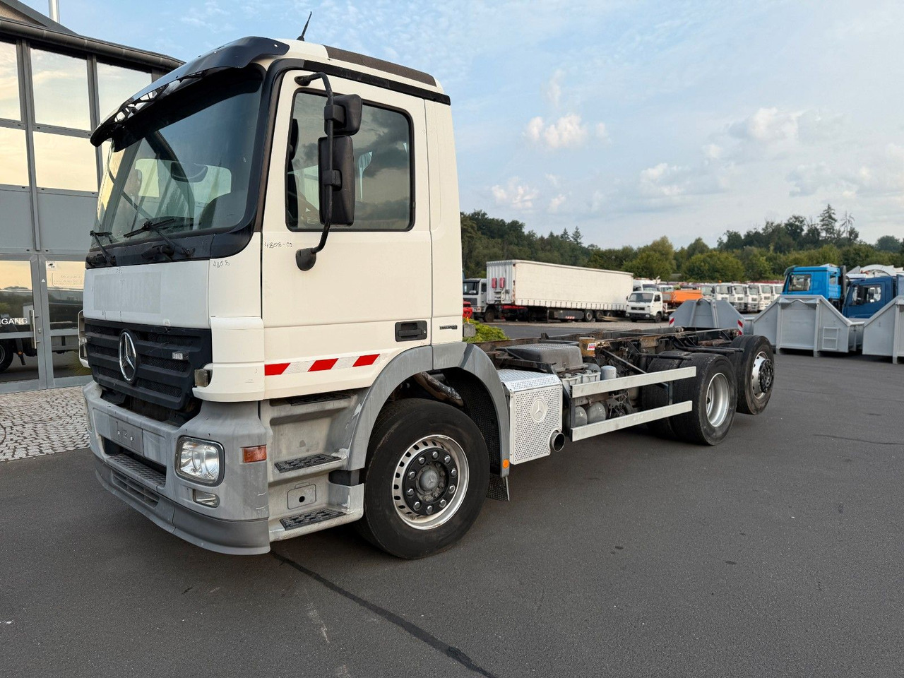 Mercedes-Benz Actros MP 2  2532 6x2 - Podvozek s kabinou: obrázok 1 Mercedes-Benz Actros MP 2  2532 6x2 - Podvozek s kabinou: obrázok 1
