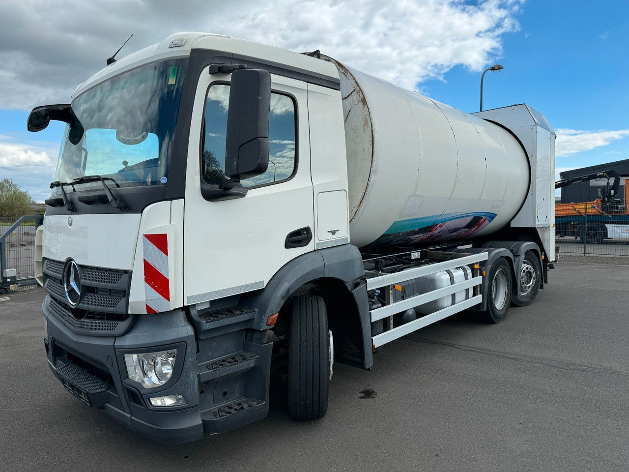 Mercedes-Benz Antos 2533 6x2 Faun Rotopress 520 / Euro 6 Mercedes-Benz Antos 2533 6x2 Faun Rotopress 520 / Euro 6 - Auto na odvoz odpadu: obrázok 1 Mercedes-Benz Antos 2533 6x2 Faun Rotopress 520 / Euro 6 Mercedes-Benz Antos 2533 6x2 Faun Rotopress 520 / Euro 6 - Auto na odvoz odpadu: obrázok 1