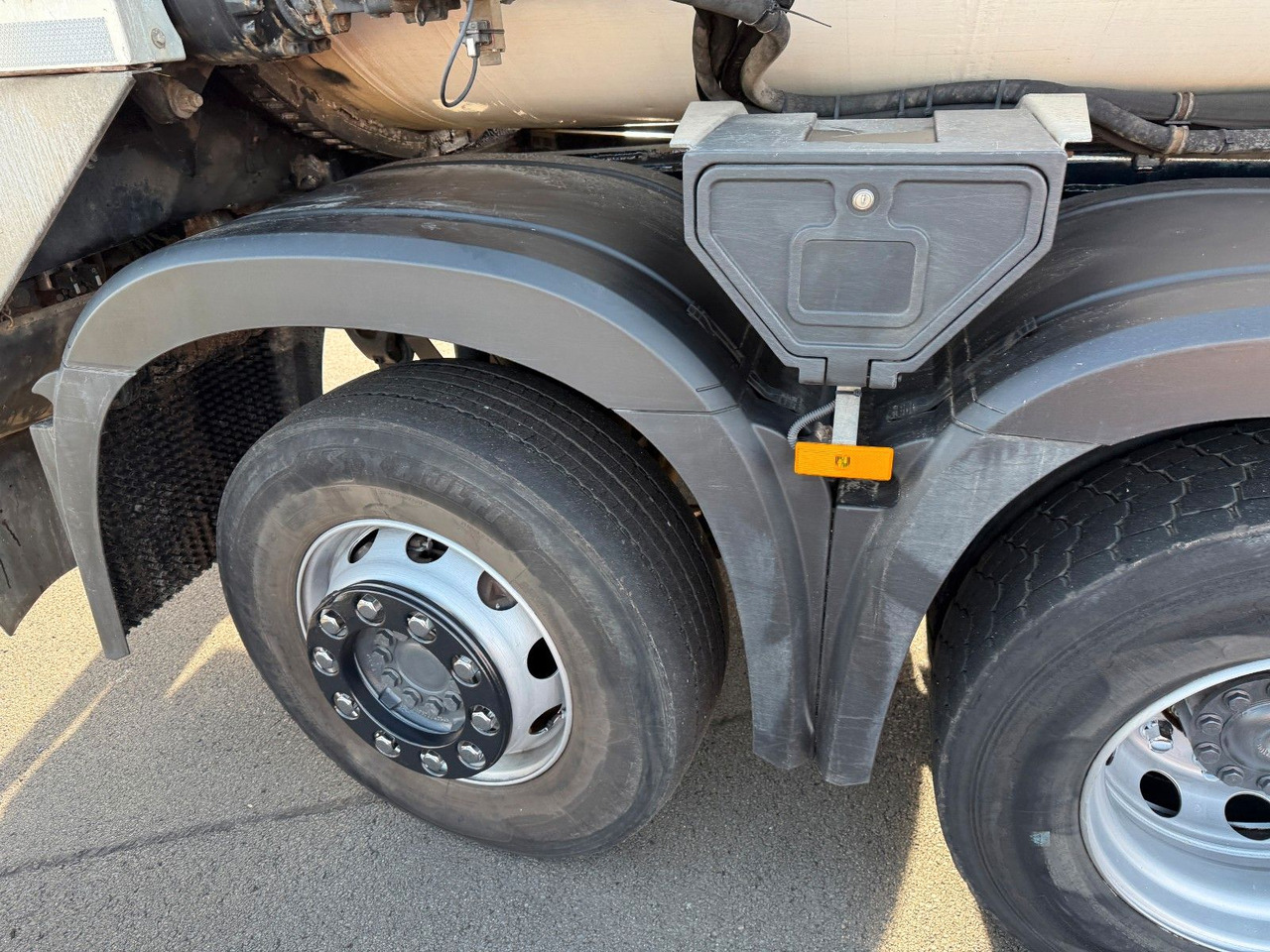 Mercedes-Benz Arocs 3236 8x2 Faun Rotopress 525 C Delta Lift - Auto na odvoz odpadu: obrázok 4 Mercedes-Benz Arocs 3236 8x2 Faun Rotopress 525 C Delta Lift - Auto na odvoz odpadu: obrázok 4