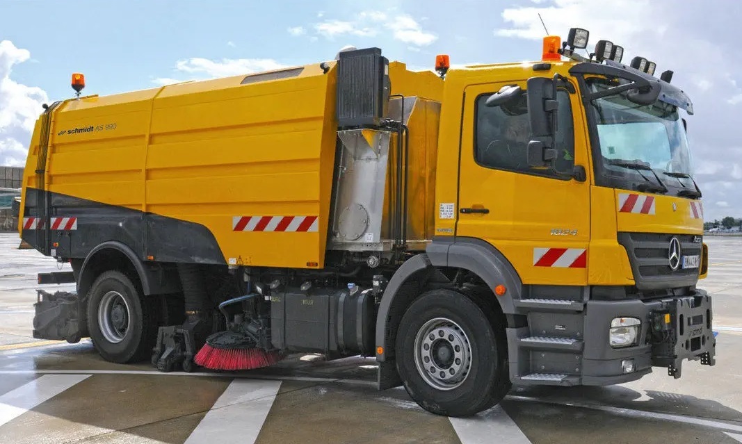 Runway Sweeper Schmidt AS990 - Zametacie vozidlo: obrázok 3 Runway Sweeper Schmidt AS990 - Zametacie vozidlo: obrázok 3