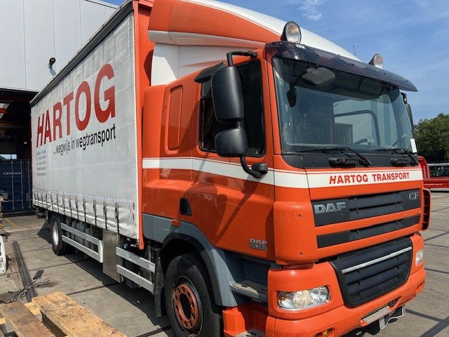 DAF CF 85.360 FA85.360 CF - Plachtové nákladné vozidlo: obrázok 2 DAF CF 85.360 FA85.360 CF - Plachtové nákladné vozidlo: obrázok 2