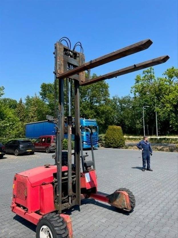 Moffett M2003 - Závesný vysokozdvižný vozík: obrázok 2 Moffett M2003 - Závesný vysokozdvižný vozík: obrázok 2