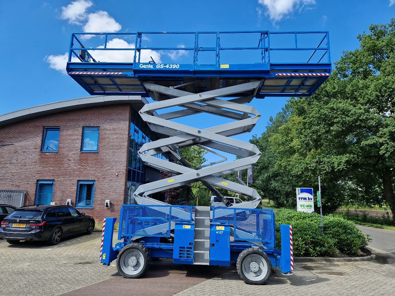 Genie GS-4390 (15,5 mtr werkhoogte) - Samohybná plošiny: obrázok 3 Genie GS-4390 (15,5 mtr werkhoogte) - Samohybná plošiny: obrázok 3