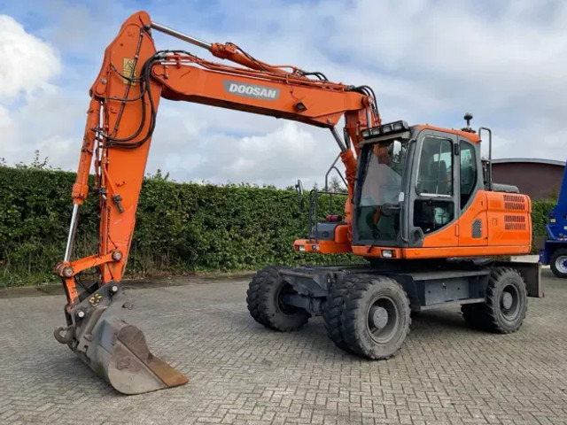 Machinery auction FPM bv, Wekerom, Netherlands - Nakladač: obrázok 4 Machinery auction FPM bv, Wekerom, Netherlands - Nakladač: obrázok 4