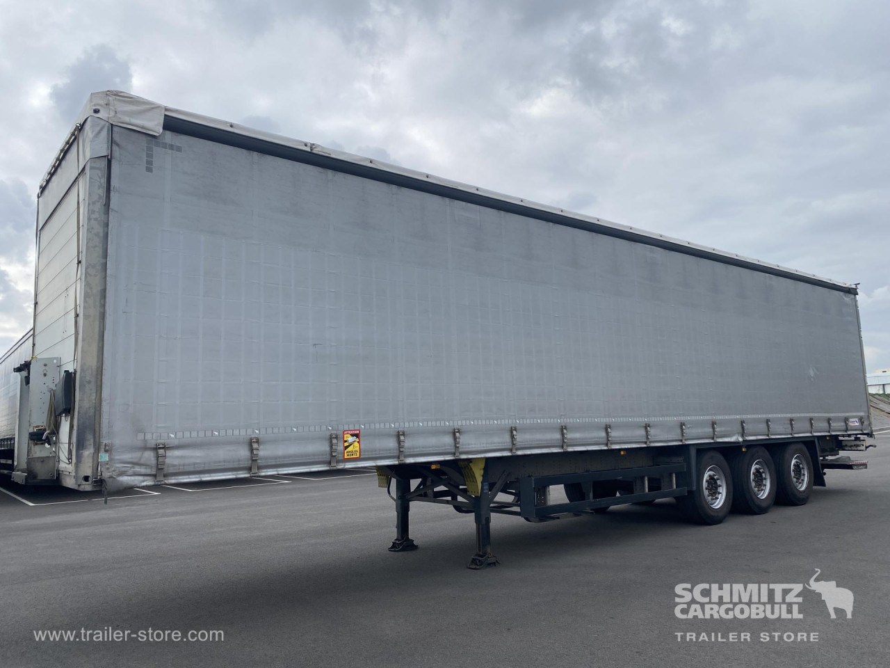 SCHMITZ Curtainsider Standard Taillift - Plachtový náves: obrázok 1 SCHMITZ Curtainsider Standard Taillift - Plachtový náves: obrázok 1