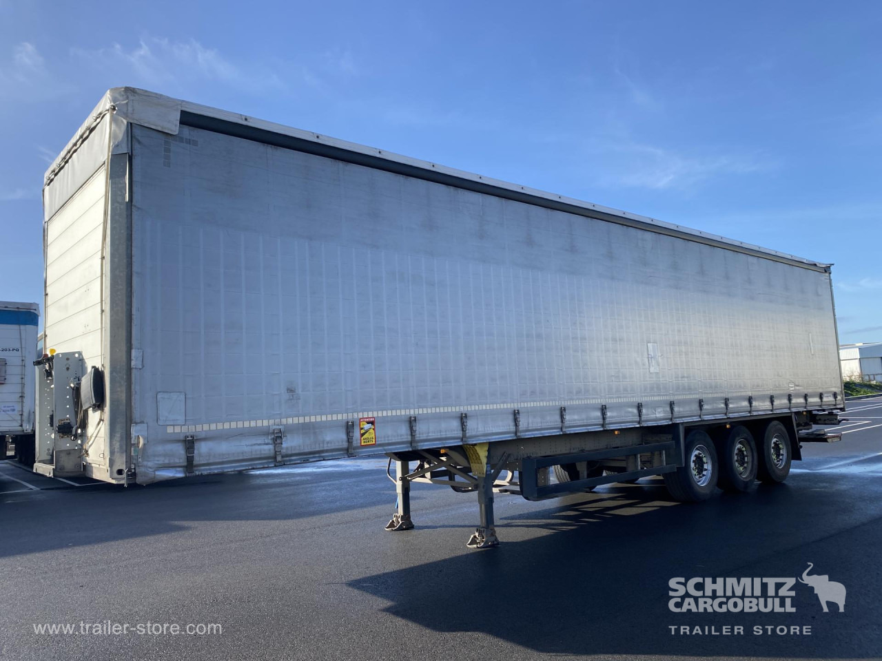 SCHMITZ Curtainsider Standard Taillift - Plachtový náves: obrázok 1 SCHMITZ Curtainsider Standard Taillift - Plachtový náves: obrázok 1