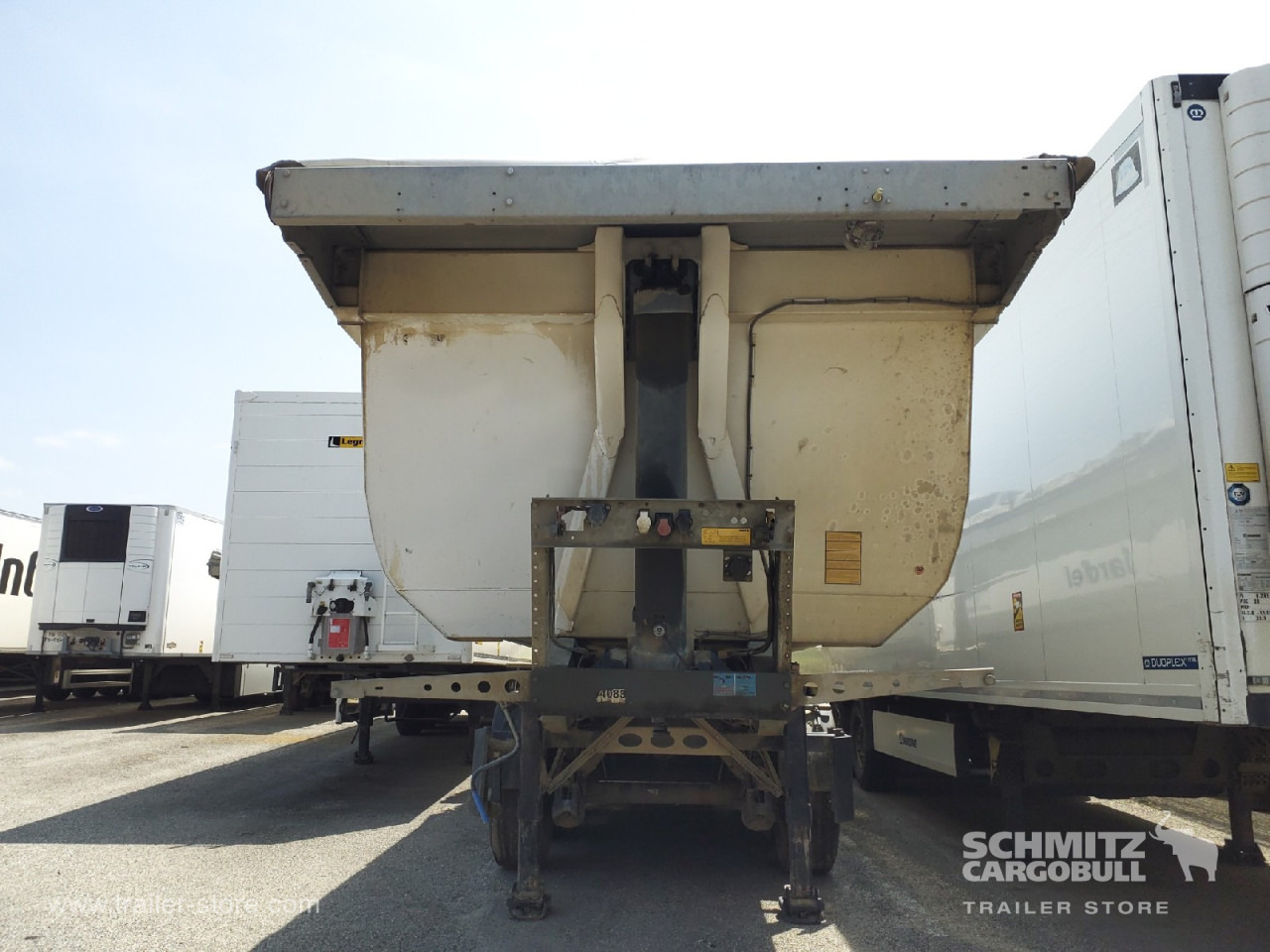 SCHMITZ Tipper Steel half pipe body 24m³ - Náves sklápěcí: obrázok 5 SCHMITZ Tipper Steel half pipe body 24m³ - Náves sklápěcí: obrázok 5