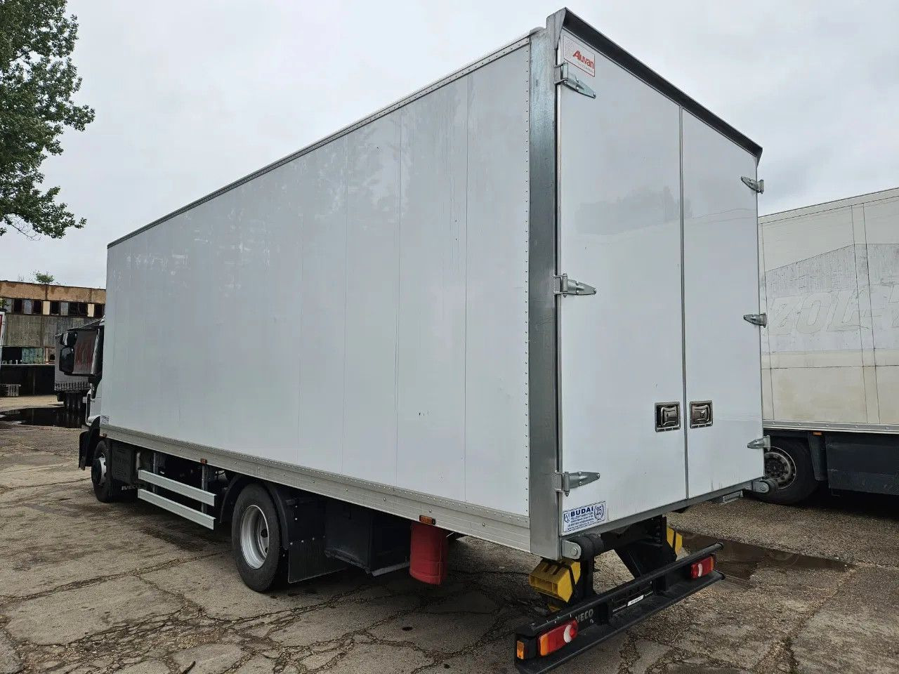 Iveco EuroCargo 120 - 210 BOX 12t Only 7554 km - Skříňový nákladní auto: obrázok 4 Iveco EuroCargo 120 - 210 BOX 12t Only 7554 km - Skříňový nákladní auto: obrázok 4