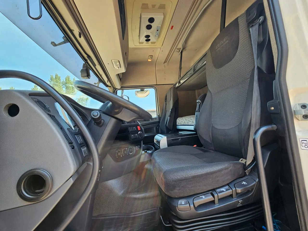 DAF XF 460 Space Cab Standklima 2 units - Ťahač: obrázok 5 DAF XF 460 Space Cab Standklima 2 units - Ťahač: obrázok 5