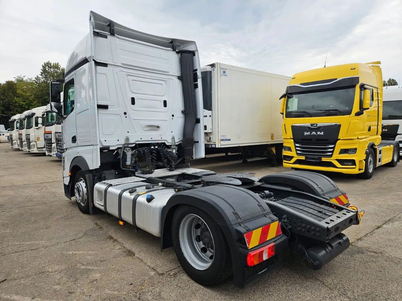 Mercedes-Benz Actros 1851 Mega, BigSpace, Standklima, 2 units - Ťahač: obrázok 4 Mercedes-Benz Actros 1851 Mega, BigSpace, Standklima, 2 units - Ťahač: obrázok 4