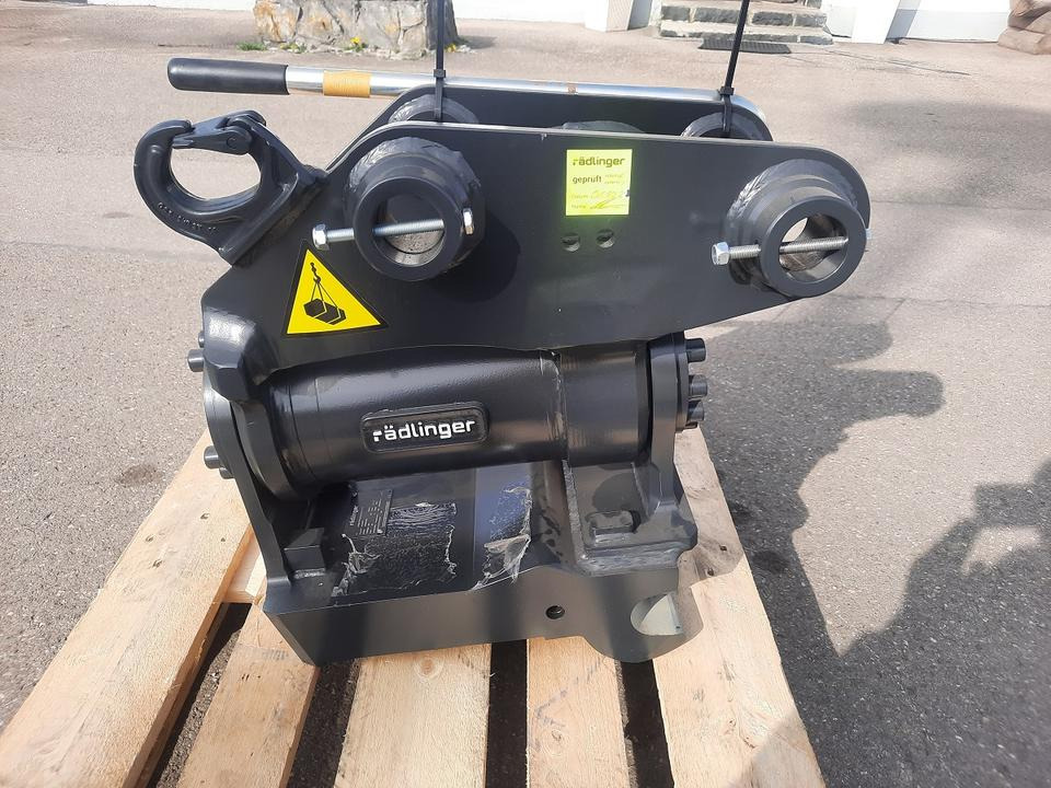 Rädlinger Tilt 5 - 10 to Powertilt Minibagger Schwenkmotor Cat - Tiltrotátor pre Mini rýpadlo: obrázok 1 Rädlinger Tilt 5 - 10 to Powertilt Minibagger Schwenkmotor Cat - Tiltrotátor pre Mini rýpadlo: obrázok 1