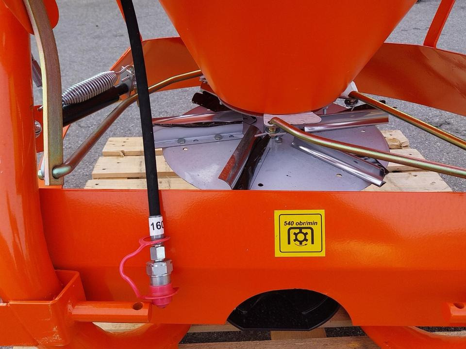Salzstreuer 200l-500l Sand Splitt Schlepper Traktor Winterdienst - Rozmetač piesku/ Soli: obrázok 4 Salzstreuer 200l-500l Sand Splitt Schlepper Traktor Winterdienst - Rozmetač piesku/ Soli: obrázok 4