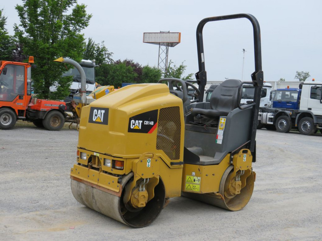 CATERPILLAR Tandem-Vibrationswalze CB14 B Baumaschine - Valec: obrázok 1 CATERPILLAR Tandem-Vibrationswalze CB14 B Baumaschine - Valec: obrázok 1