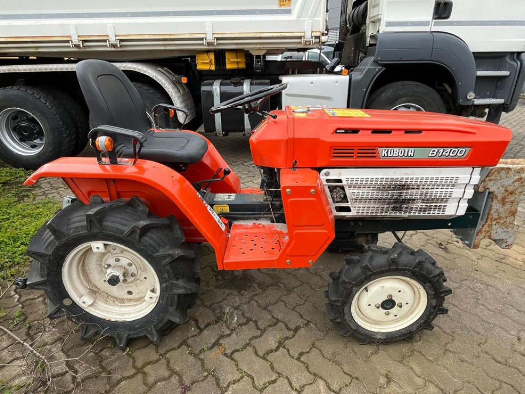 KUBOTA Trecker 1400 Diverse mit Zapfwelle am Heck und Heuwender - Kompaktný traktor: obrázok 5 KUBOTA Trecker 1400 Diverse mit Zapfwelle am Heck und Heuwender - Kompaktný traktor: obrázok 5
