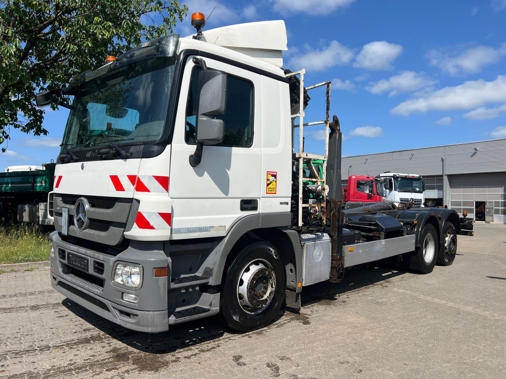 MERCEDES-BENZ Actros 2541 L6x2 Abrollkipper mit Kran Funk+Greiferst - Hákový nosič kontajnerov, Auto s hydraulickou rukou: obrázok 1 MERCEDES-BENZ Actros 2541 L6x2 Abrollkipper mit Kran Funk+Greiferst - Hákový nosič kontajnerov, Auto s hydraulickou rukou: obrázok 1