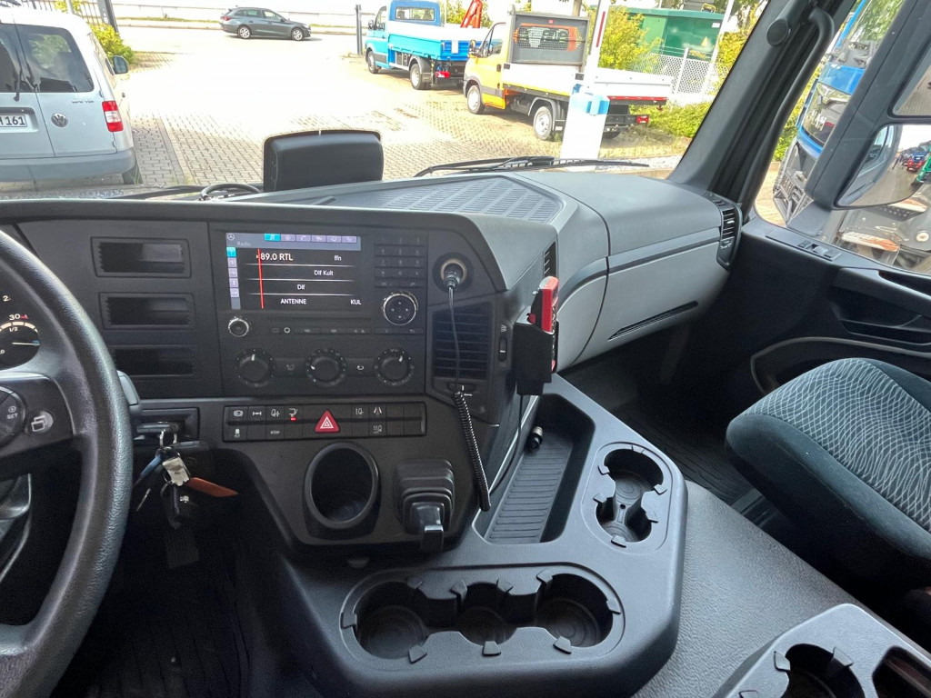 MERCEDES-BENZ Antos 1830 L nR 4x2 Standardkoffer LBW LBW 2to+Funk - Skříňový nákladní auto: obrázok 4 MERCEDES-BENZ Antos 1830 L nR 4x2 Standardkoffer LBW LBW 2to+Funk - Skříňový nákladní auto: obrázok 4
