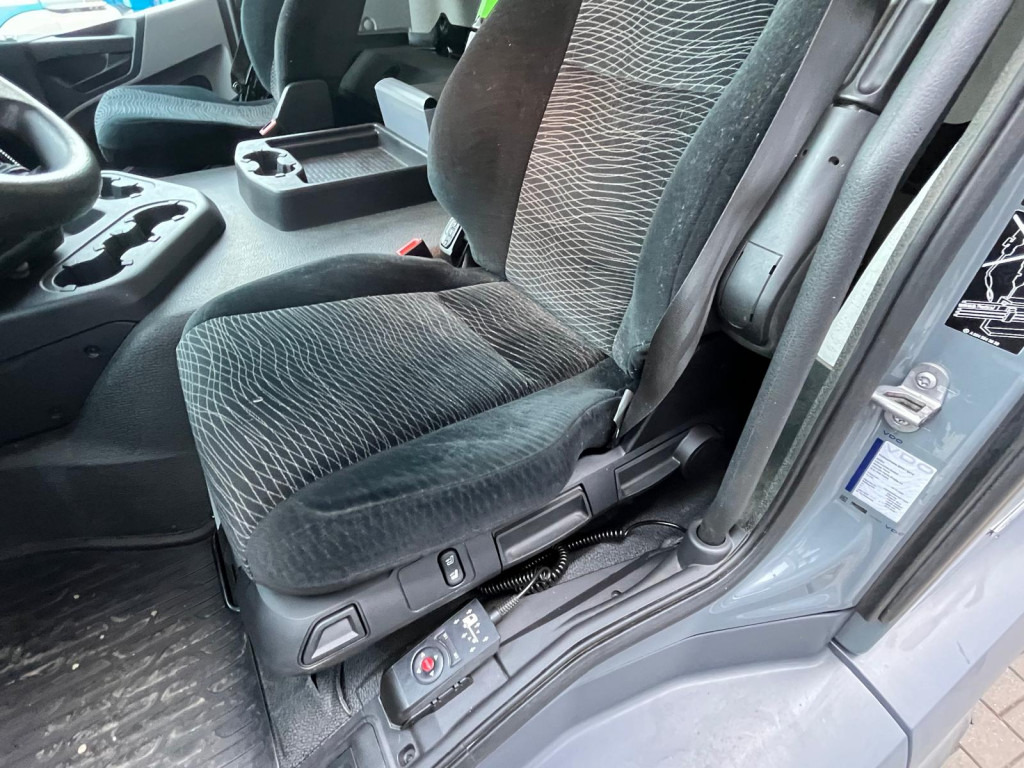 MERCEDES-BENZ Antos 1830 L nR 4x2 Standardkoffer LBW LBW 2to+Funk - Skříňový nákladní auto: obrázok 5 MERCEDES-BENZ Antos 1830 L nR 4x2 Standardkoffer LBW LBW 2to+Funk - Skříňový nákladní auto: obrázok 5