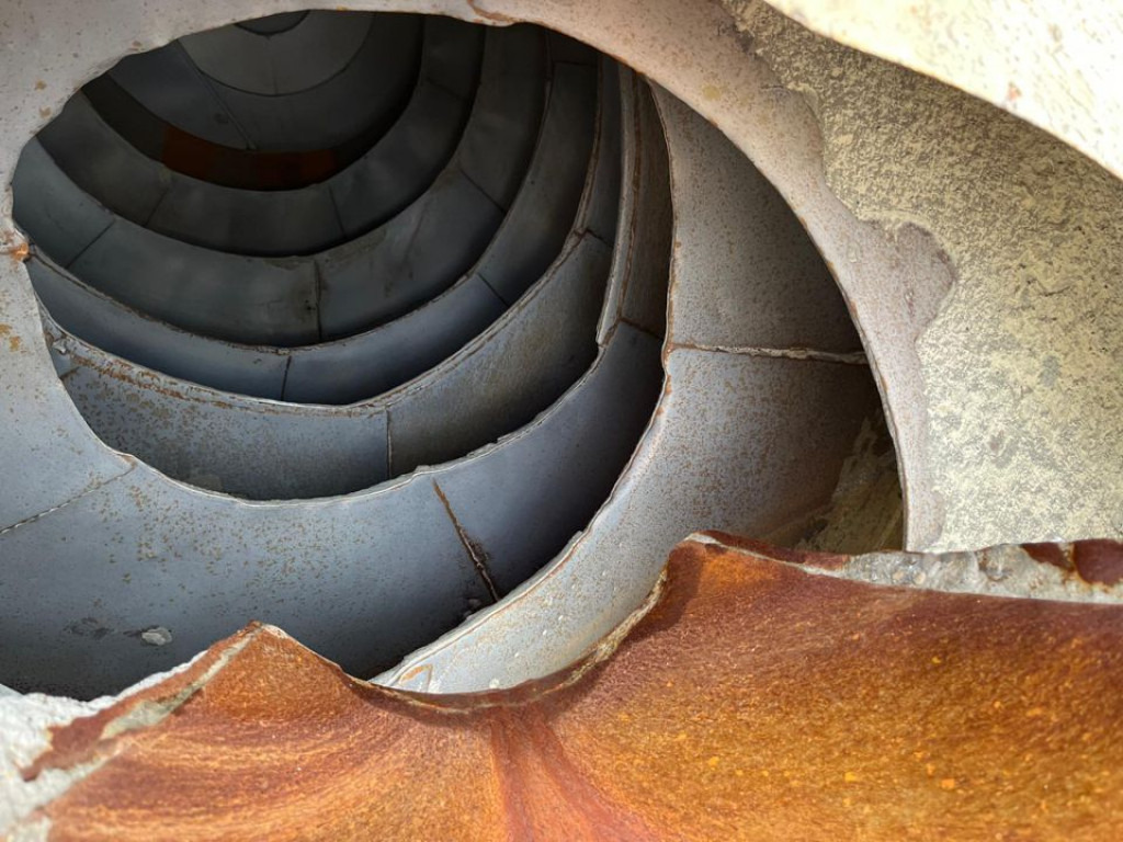 MERCEDES-BENZ Arocs 3240 B 8x4 Betonmischer Deutsch Top AP Achsen - Nákladné auto: obrázok 4 MERCEDES-BENZ Arocs 3240 B 8x4 Betonmischer Deutsch Top AP Achsen - Nákladné auto: obrázok 4